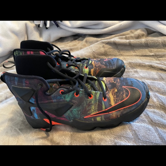 Lebron 13 Akronite - Picture 2 of 3
